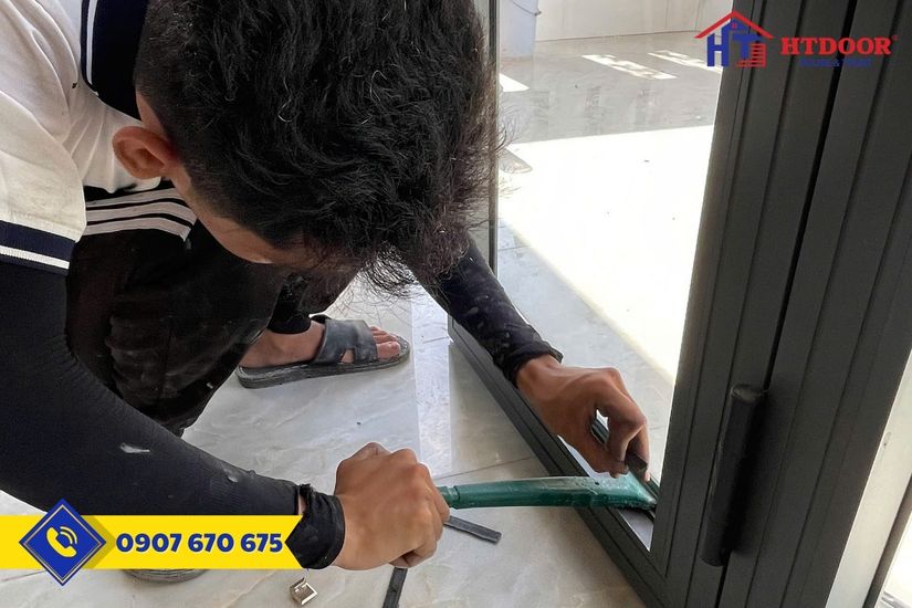 Căn chỉnh kính cường lực