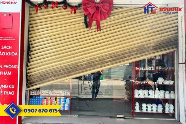 Cửa cuốn bị rớt lá