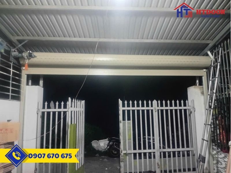 Cửa cuốn công nghệ Đức khi mở lên