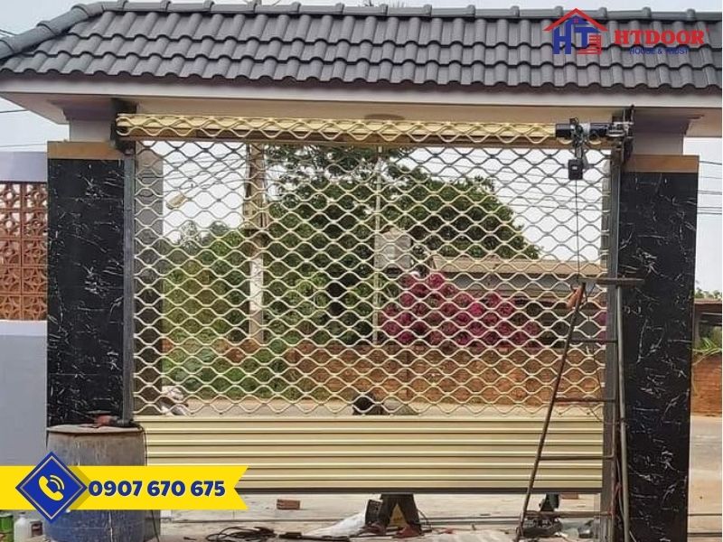 Cửa cuốn mắc võng màu vàng kem