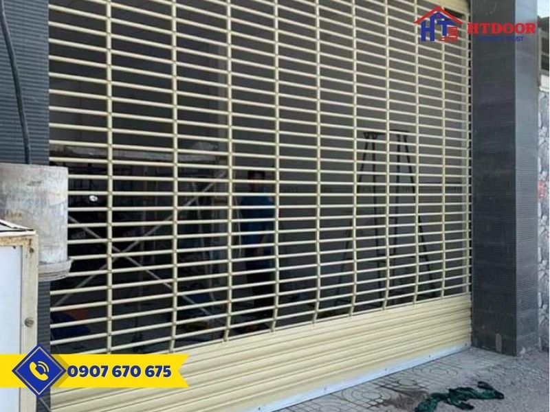 Cửa cuốn song ngang màu vàng kem