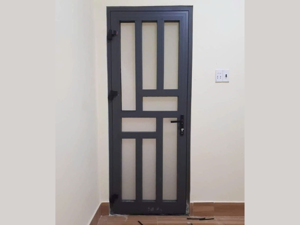 Cửa đi 1 cánh mở quay mẫu chia ô kính mờ