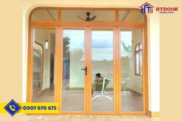 Cửa đi nhôm Xingfa 4 cánh mở quay uốn vòm màu vân gỗ