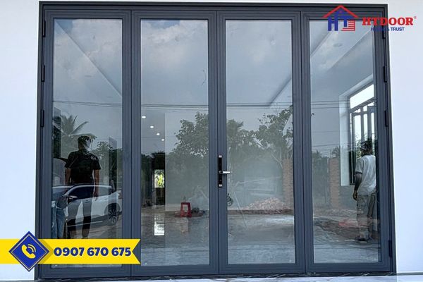 Cửa đi nhôm 4 cánh mở quay kết hợp khóa thông minh - Cách âm cách nhiệt an toàn hiện đại