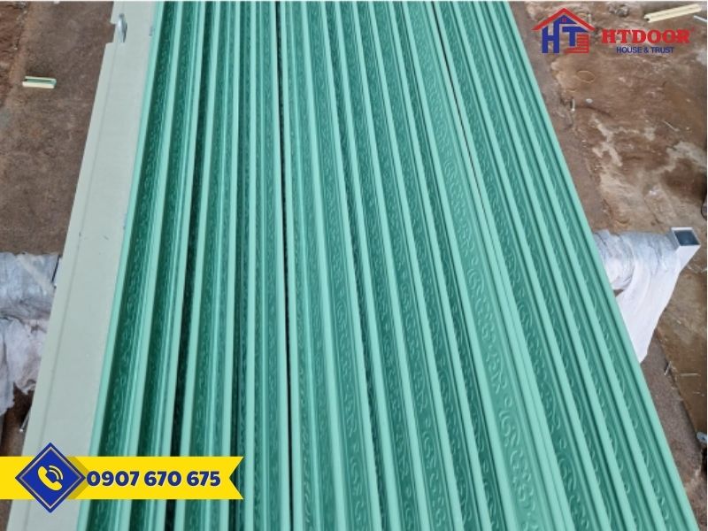 Lá cửa kéo mạ màu