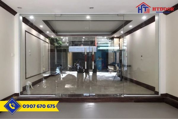 Cửa kính cường lực bản lề sàn