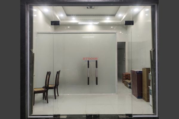 Cửa kính cường lực bản lề sàn