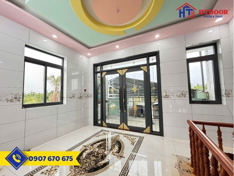 Cửa nhôm hệ thủy lực trang trí nan đồng cho nhà phố