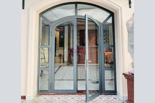 Cửa nhôm 2 cánh mở quay uốn vòm