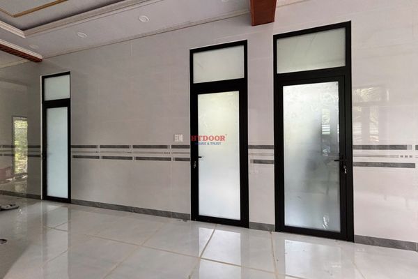 Cửa phòng kính mờ nhôm Xingfa Nhập Khẩu màu đen