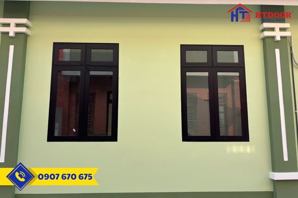Cửa sổ nhôm Xingfa màu đen 2 cánh mở quay