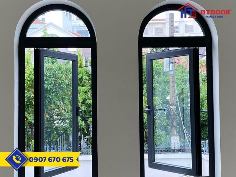 Cửa sổ nhôm Xingfa 1 cánh mở quay có vòm