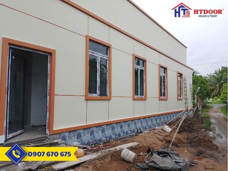 Cửa nhôm Xingfa 2 cánh mở quay nhà khách - HTDoor