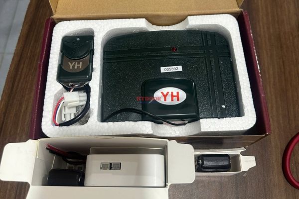 Hộp điều khiển và remote cửa cuốn