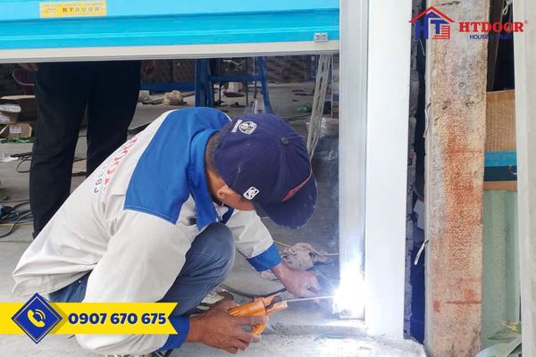 Lắp đặt cửa cuốn công nghệ Úc - HTDoor