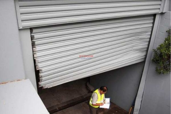 Lỗi cửa cuốn nan bị biến dạng