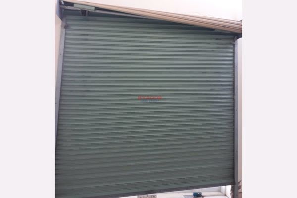 Thân cửa cuốn bị xô lệch sang 1 bên ray