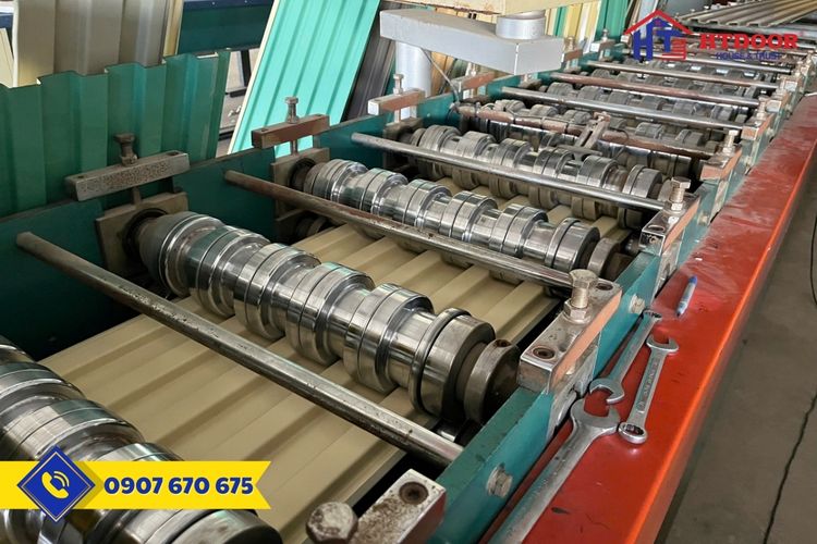 Sản xuất cửa cuốn tai xưởng