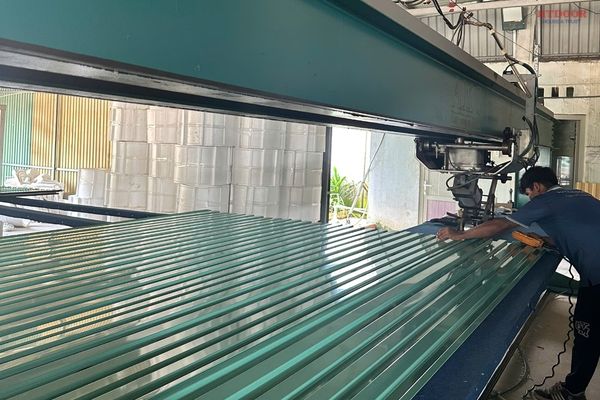 Sản xuất cửa cuốn Úc tại xưởng