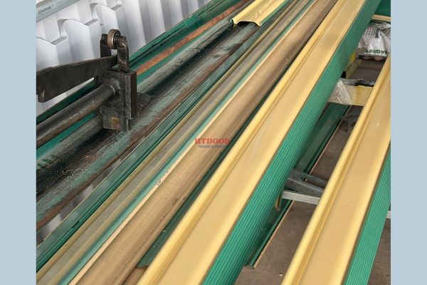 Sản xuất lá cửa cuốn công nghệ Đài Loan tại xưởng