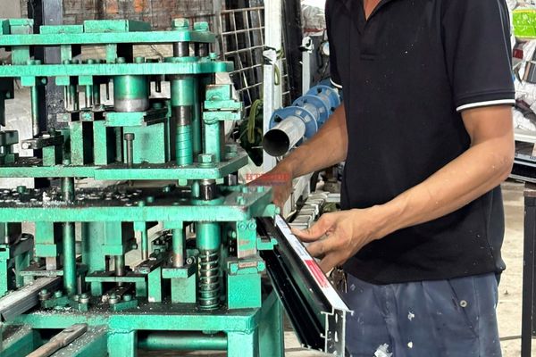 Sản xuất nhôm tại xưởng