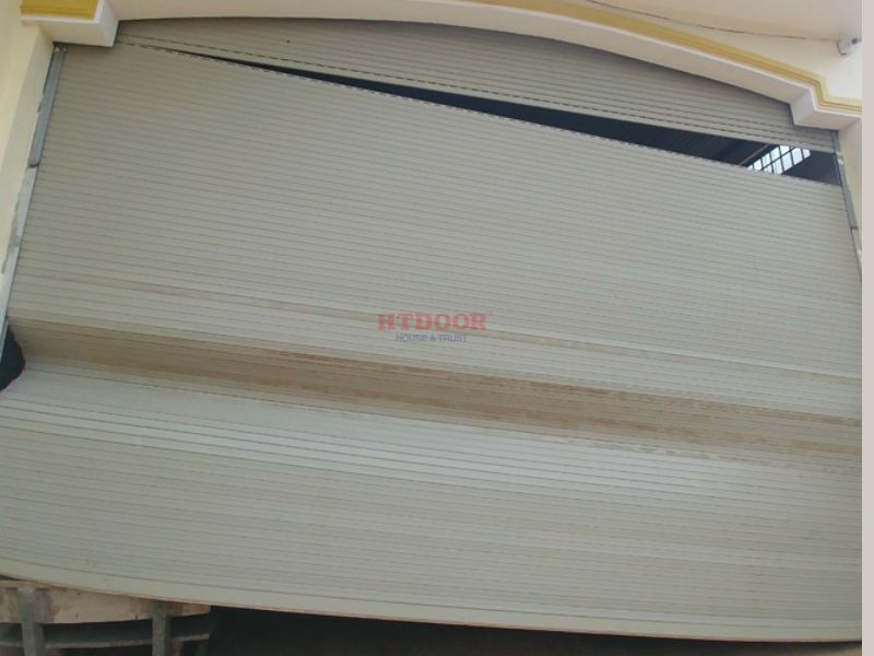 Cửa cuốn bị kẹt nan