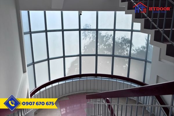 Vách kính cố định