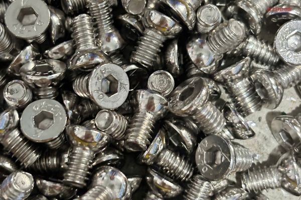 Vít 100% inox